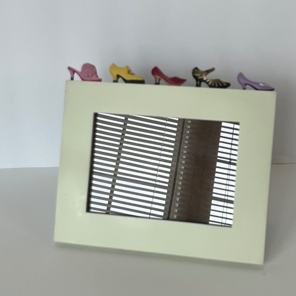 Milano Series Vintage 2002 High Heel Shoe‎ Picture Frame 3.5x5 Cream Tabletop